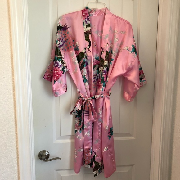 Other - 🌺 Silk robe with peacocks